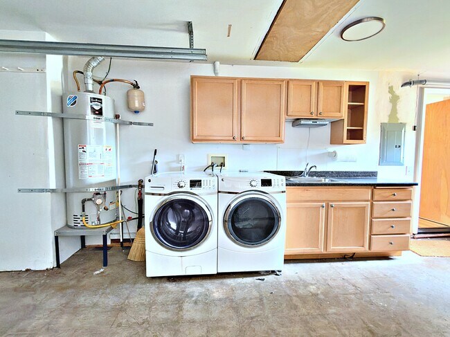 Building Photo - 12820 SW Edgewood St
