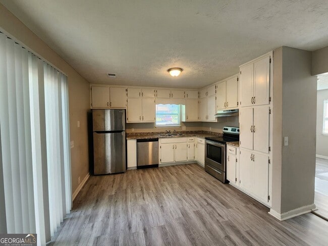 Building Photo - 1653 Pinedale Cir NW