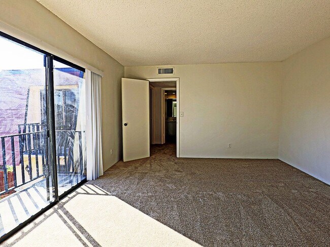 Building Photo - Parkwoods 1556-1