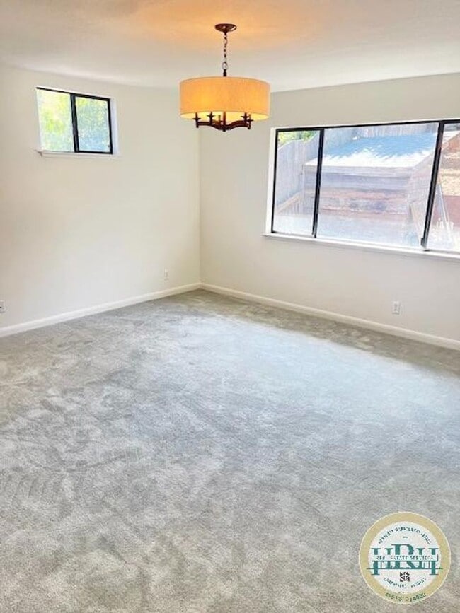 Building Photo - Spacious 3BR|2.5BA Home in the heart of Brisbane