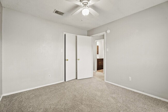 Building Photo - 3877 Pecan Cir