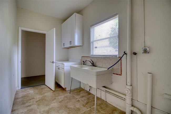 Building Photo - 555 54th St N