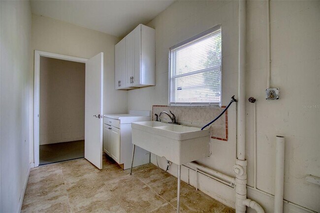Building Photo - 555 54th St N