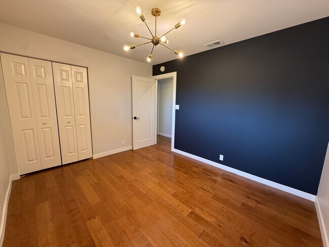 Building Photo - 1115 Balour Dr