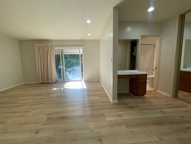 Building Photo - Welcome to Your New Home in West Hills- 4b...