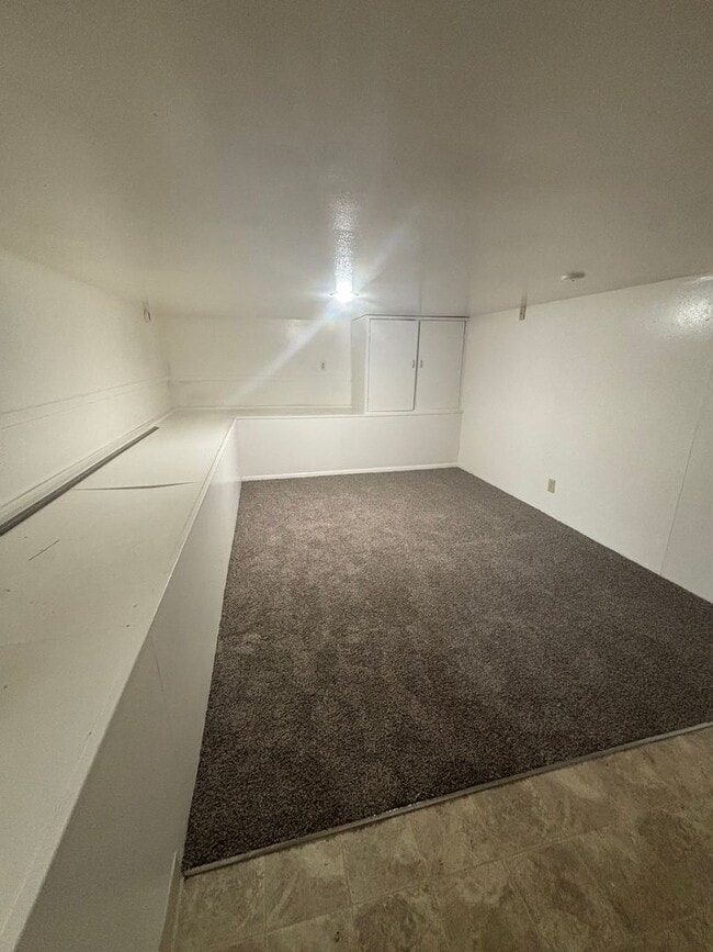 Building Photo - 461 W 12th Ave