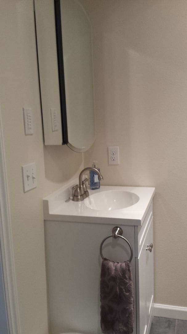 Building Photo - Spacious 3–4 Bedroom Rambler with Private Studio & Mount Baker Views