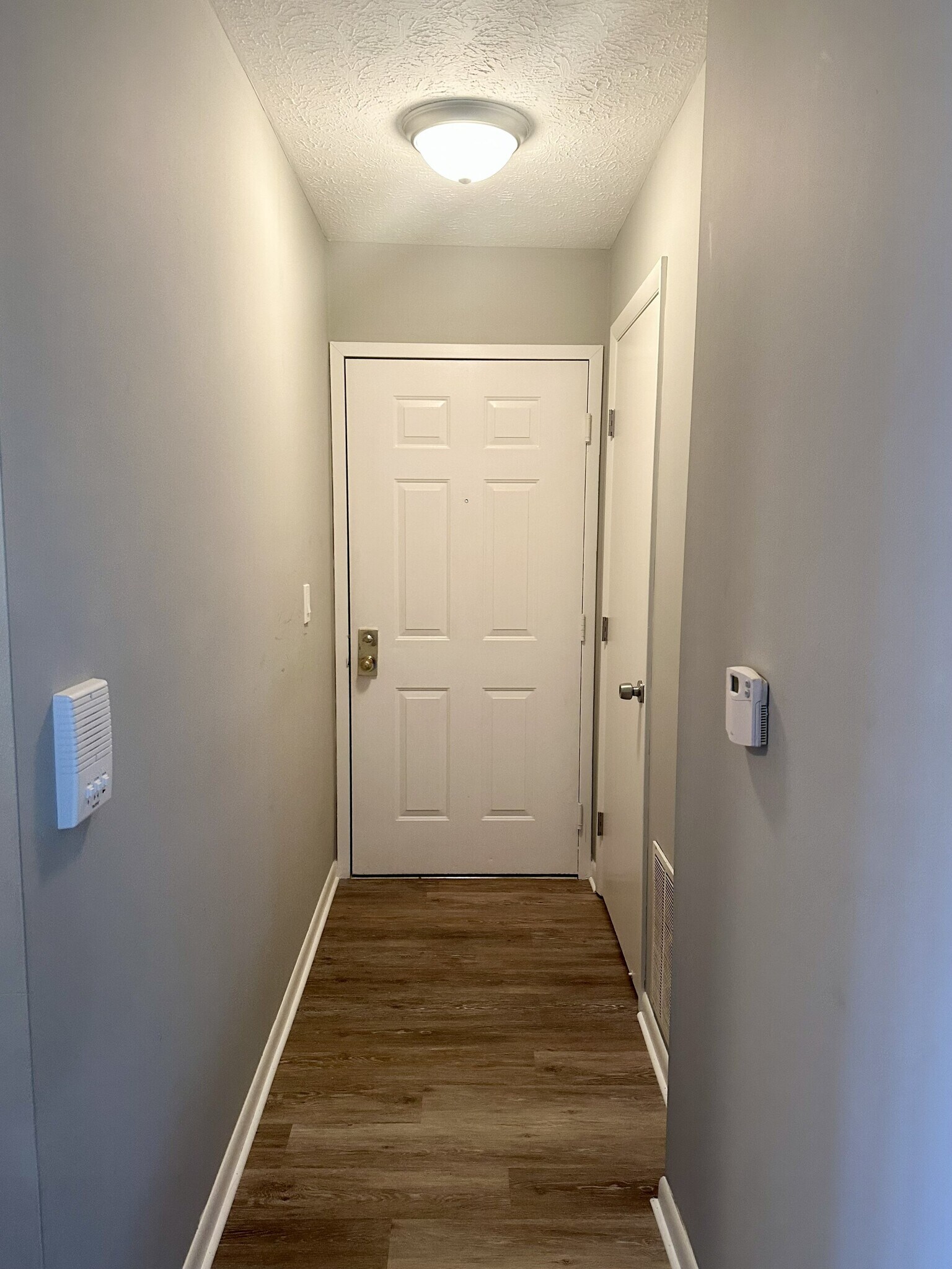 Building Photo - 8854 Eagleview Dr