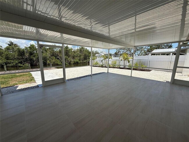 Building Photo - 808 25th Ave W