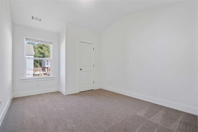Building Photo - 61 Auburn Wds Dr