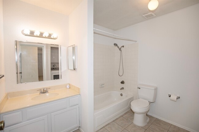 Building Photo - 18511 Egret Bay Blvd