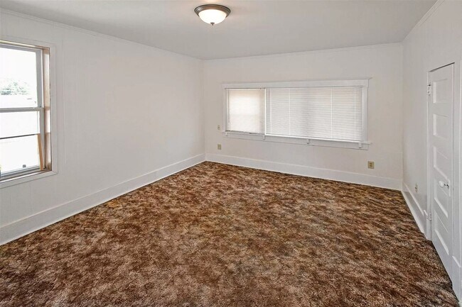 Building Photo - Inviting 4 Bed, 2 Bath in GU District! (GU Off-Campus Housing - Preleasing for June 2026)