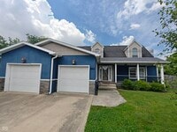 Building Photo - 802 Fern Dr