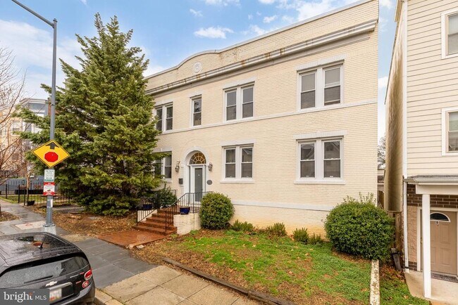 Building Photo - 314 V St NE