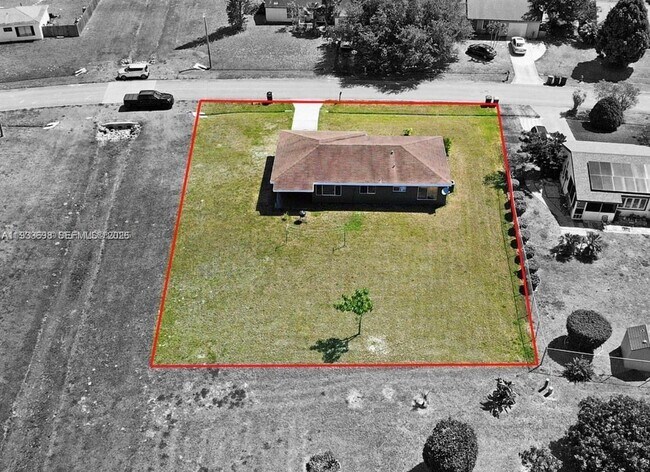 Building Photo - 250 SW Homeland Rd