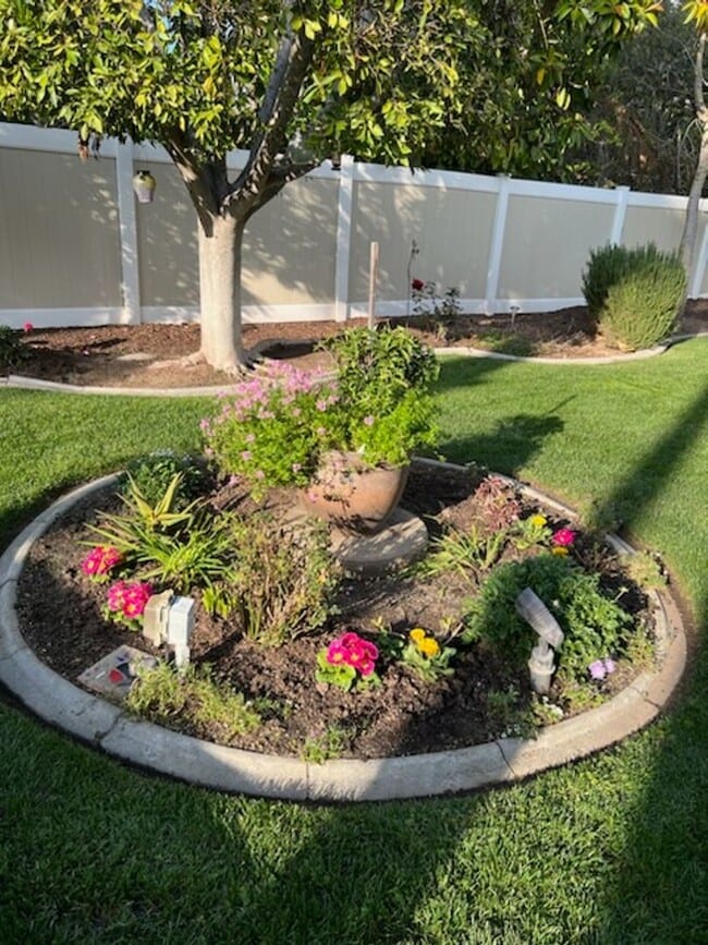 Building Photo - Gorgeous and spacious 5 bedroom FURNISHED home in Canyon Crest for rent!