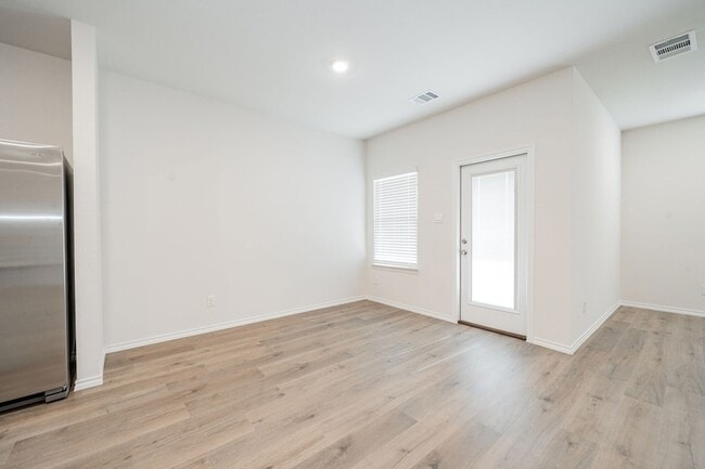 Building Photo - 2110 Thornton Dr