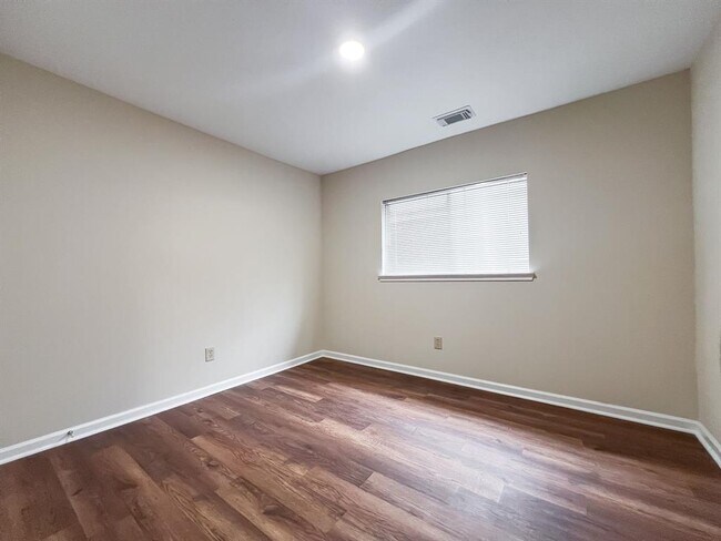 Building Photo - 11114 Springsong Dr