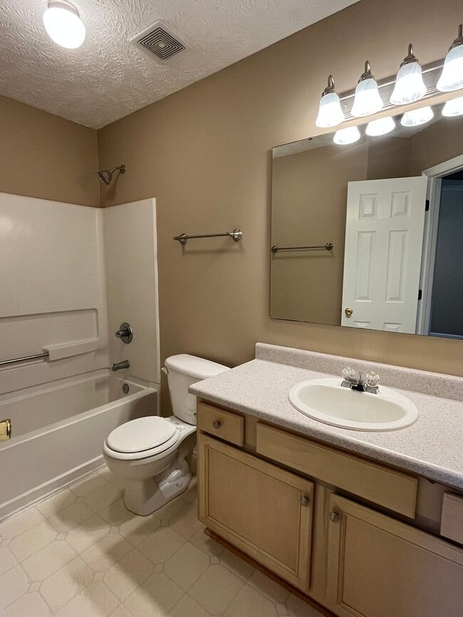 Building Photo - 3 Bed, 2 Bath Home on Corner Lot in Raeford