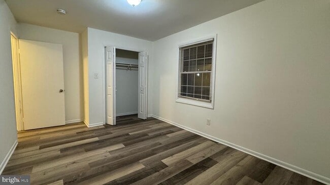 Building Photo - 3790 Lyndhurst Dr