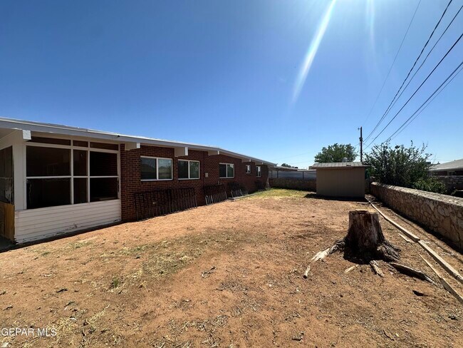 Building Photo - 5104 Paris Ave