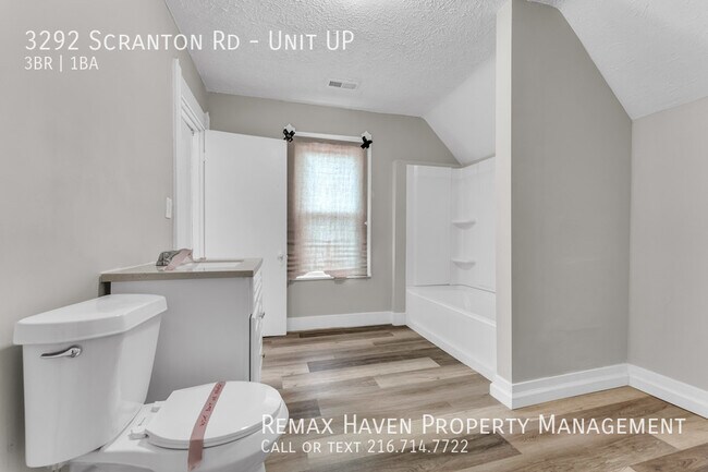 Building Photo - 3292 Scranton Rd UP, Cleveland - Spacious ...