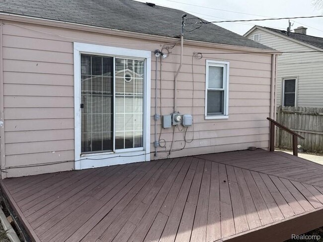 Building Photo - 1465 E 14 Mile Rd