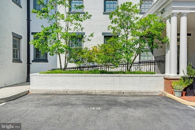 Building Photo - 515 N Washington St