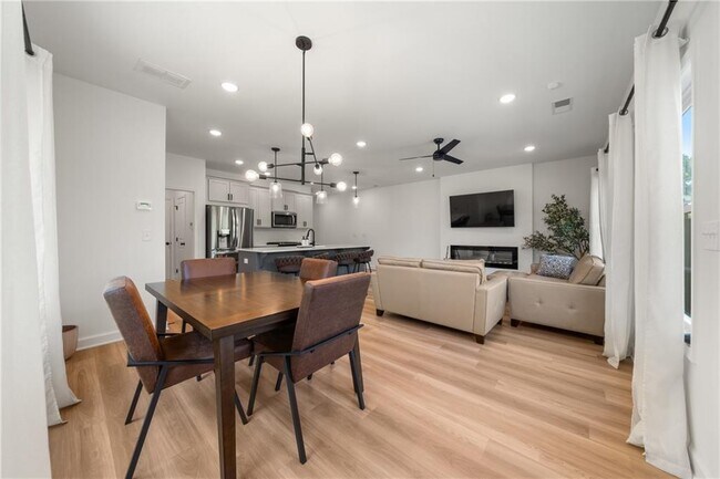 Building Photo - 4541 Moray Dr