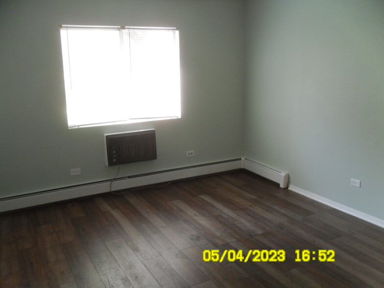 Building Photo - 2244 W Nichols Rd
