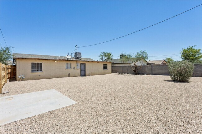 Building Photo - Completely updated minutes to Hiking at South Mountain!!!  Brand New Paint, Tile and Laminate Thr...