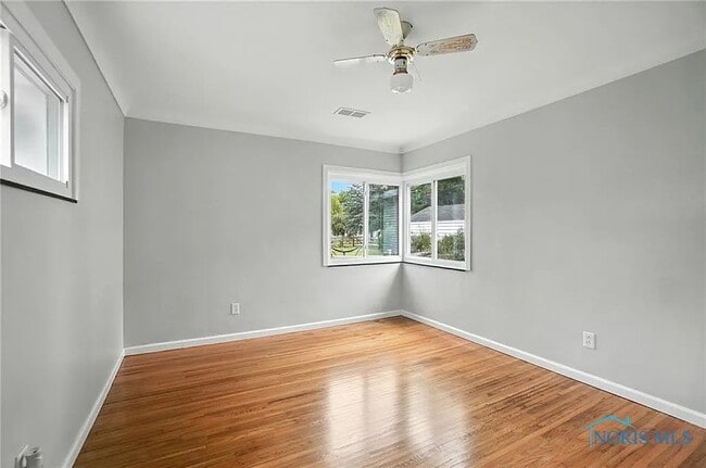 Building Photo - 533 W 8th St