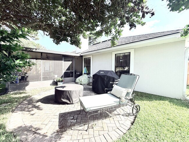 Building Photo - Stylish 4BR Home Minutes from Everything