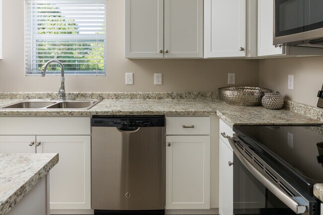 Building Photo - Outstanding Newer Home