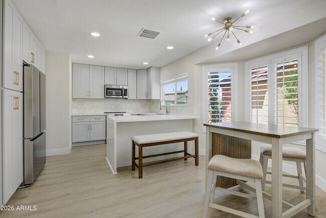 Building Photo - 6863 E Kelton Ln