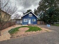 Building Photo - Charming 3-Bedroom Retreat in Milwaukie – Your Perfect 1294 Sq. Ft. Home Awaits!
