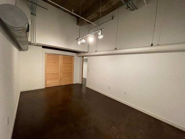 Building Photo - 239 5th Ave N