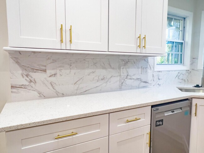 Building Photo - 4196 Hedgerow Ln