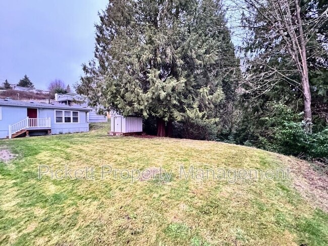 Building Photo - 2018 NE Jensen Ave