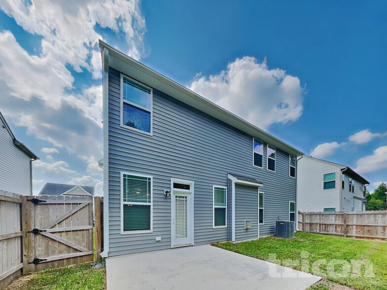 Building Photo - 2203 Wise Owl Dr