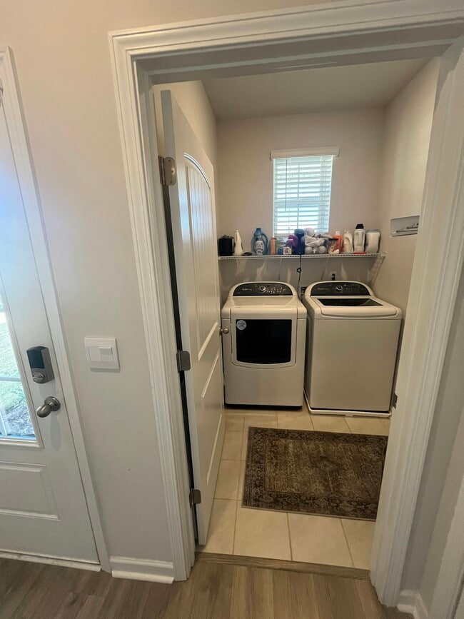 Building Photo - 2370 Quinn Dr