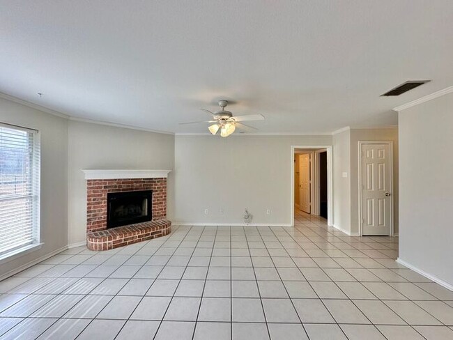 Building Photo - Available Now! Spacious 3 Bedroom 2 Bath D...