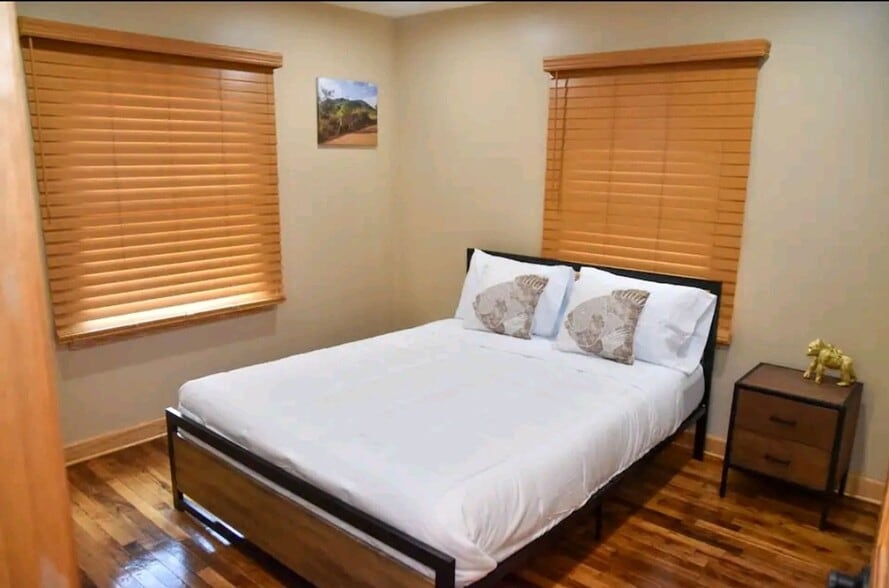 Building Photo - 1917 Taylor Ave