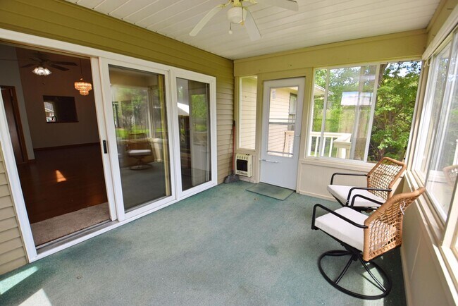 Building Photo - Waterfront Condo in Penn Schools District, 4 bedroom, 3 full baths!