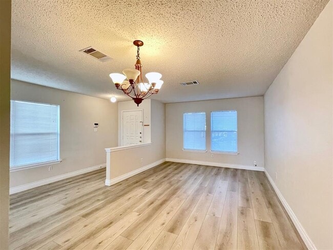 Building Photo - 2601 Byfield Dr