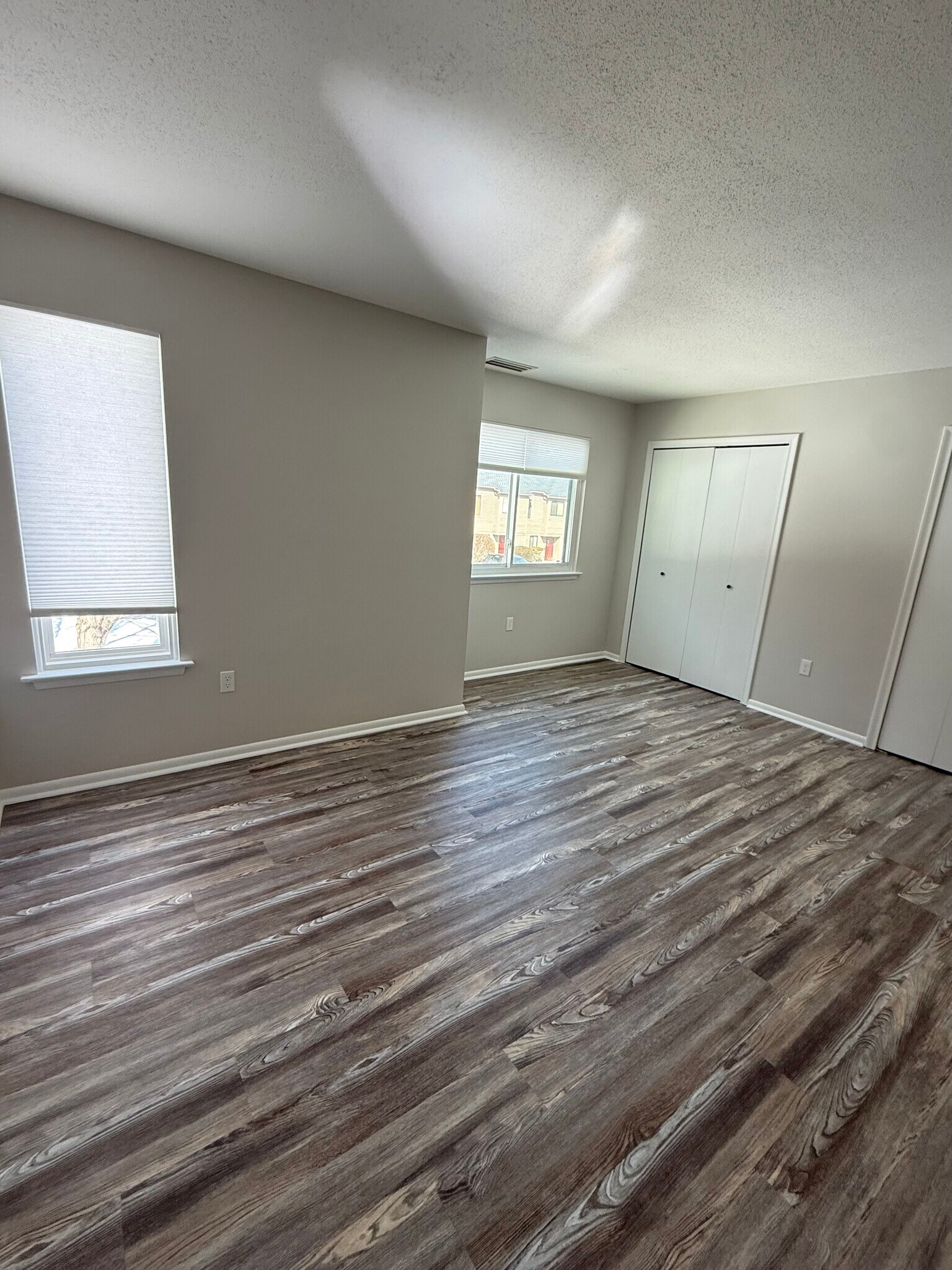 Building Photo - 135 Village Square Dr