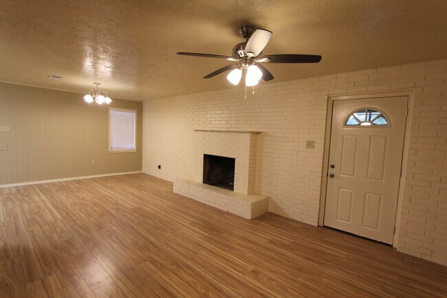 Building Photo - 225 FM 105