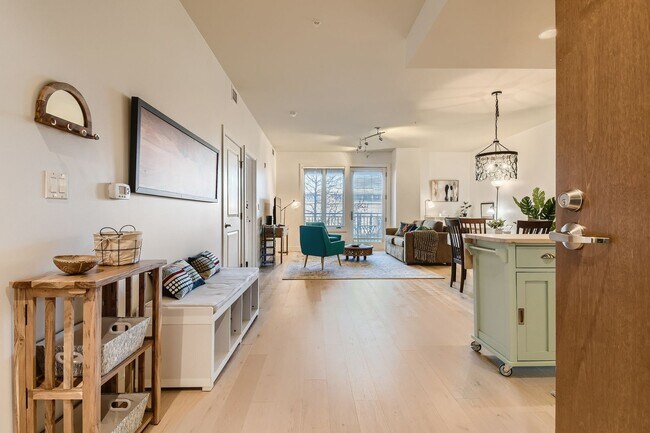 Building Photo - Modern 1 BDR in Peloton - Ground Floor - Full Accessible