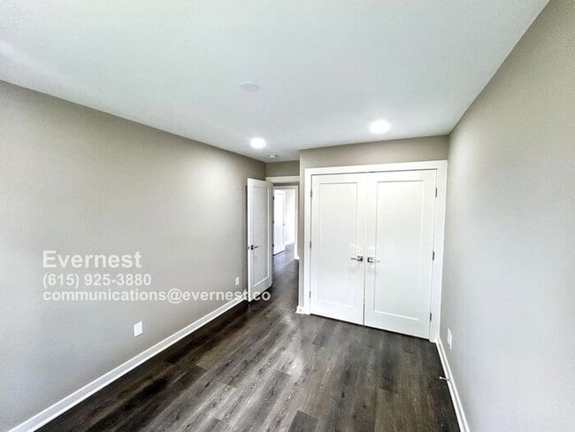 Building Photo - Lovely 3-Bedroom Townhome in a Convenient ...