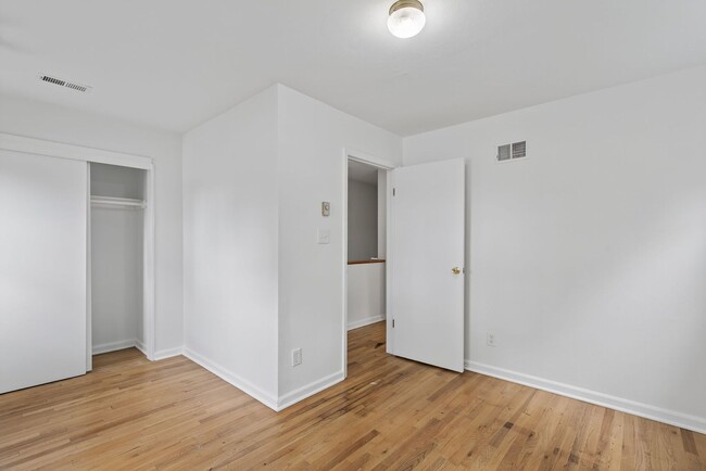 Building Photo - Lakeville Estates